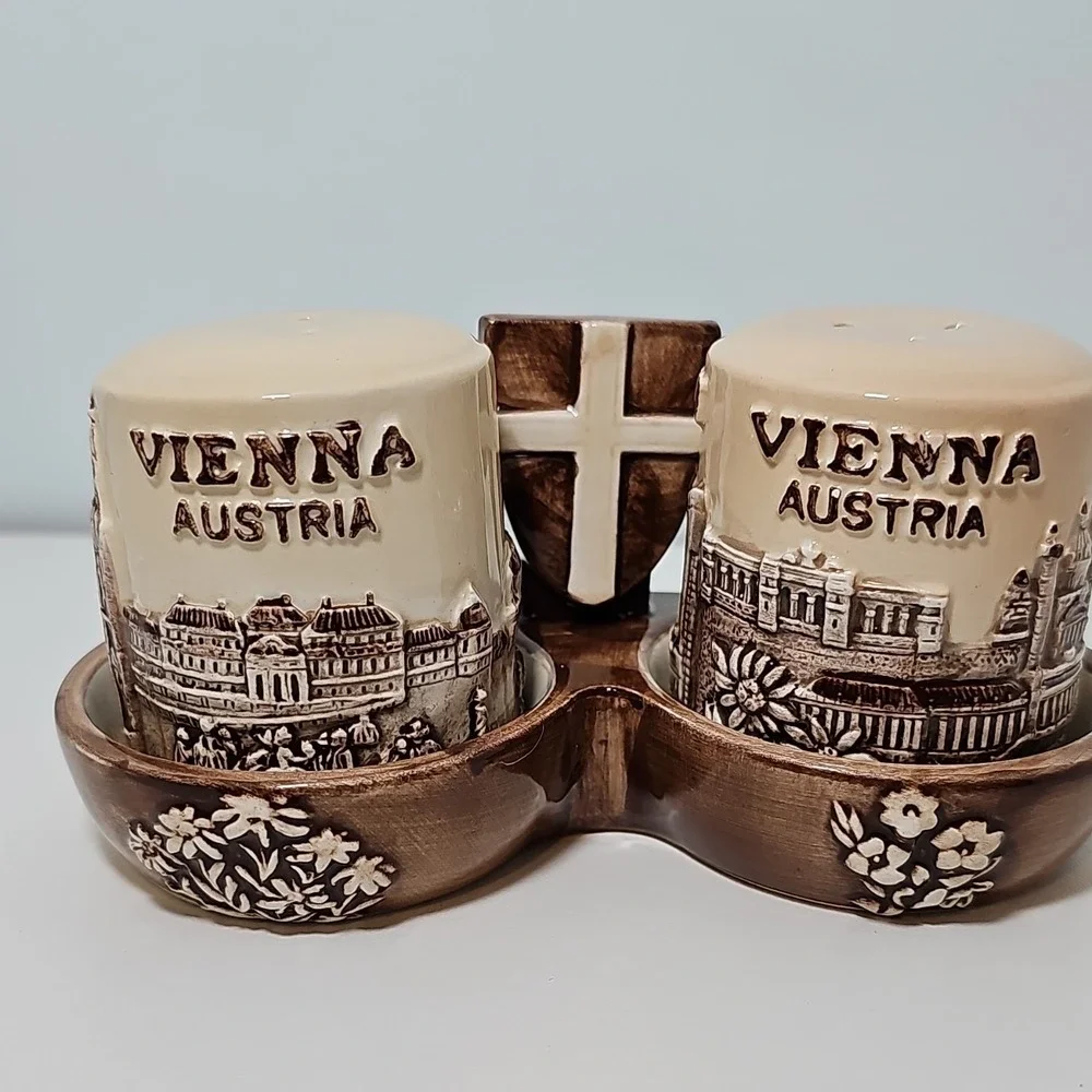 Risch Lau Vienna Austria Cityscape Salt Pepper Shakers Ceramic Holder
